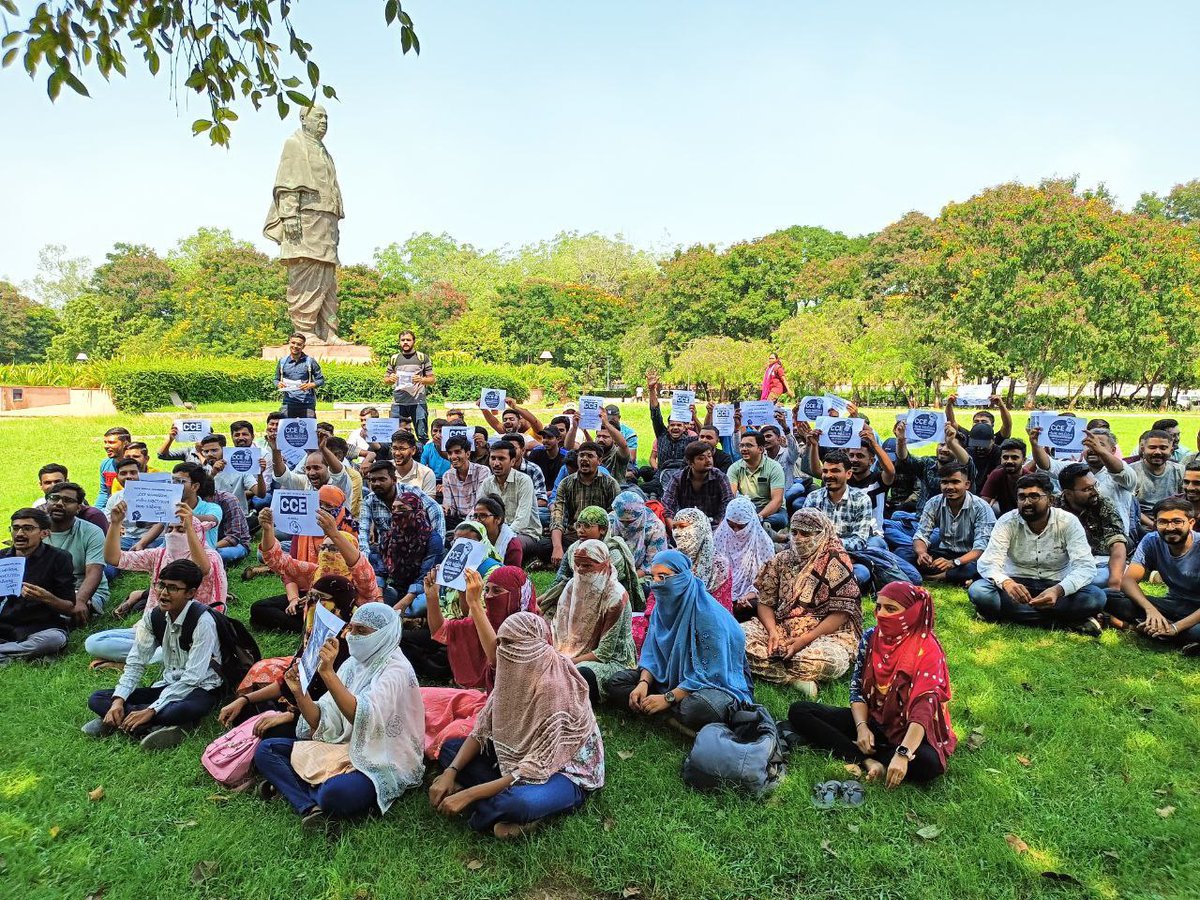 #CCE_result_according_GPSC : #CCE के बेरोजगार युवाओं का गांधीनगर मे धरना प्रदर्शन शुरू !

आखिर देश का कोई ऐसा राज्य बचा है जा बीजेपी की सरकार हो और देश का बेरोजगार युवा सड़क पर ना हो !