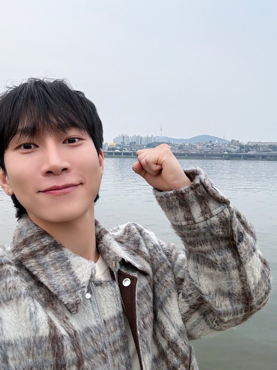BTOBCOMPANY's tweet photo. [📂]

📂 B:CHIVE
└📁 광화문연가 추추(秋秋) 버스킹

은광님 퍼컬이 가을이라는 첫 번째 증거가 오늘 버스킹이었다고 생각해🍂

모르겠으면 그냥  『느껴』

#비투비 #BTOB
#서은광 #SEOEUNKWANG
@BTOB_SEKwang https://t.co/OS0j5Y8sZJ