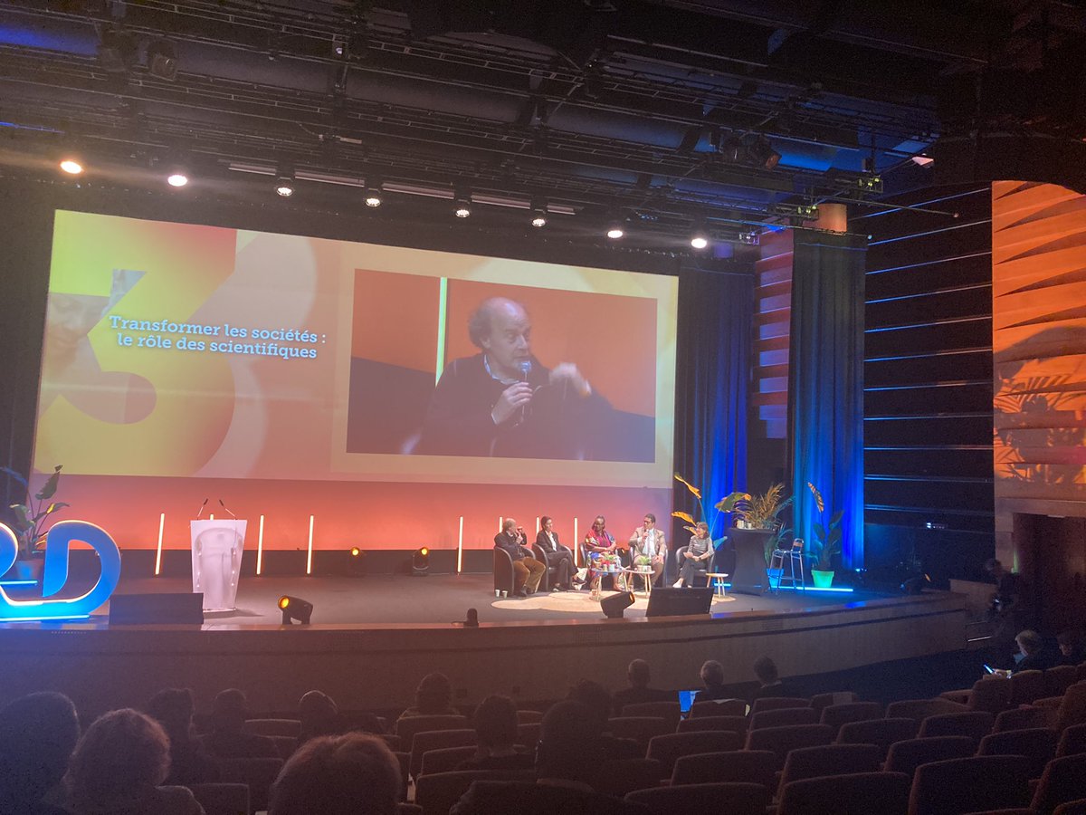 #SCIENCE4ACTION "Les grands défis, ce sont des biens publics (environnement, climat, science, numérique, etc.). Pour protéger ces biens communs, on a besoin de la jeunesse et de co-construire avec les nouvelles générations  : c'est un devoir collectif" <a href="/FrancoisTaddei/">François Taddei</a> <a href="/lpiparis_/">Learning Planet Institute</a>