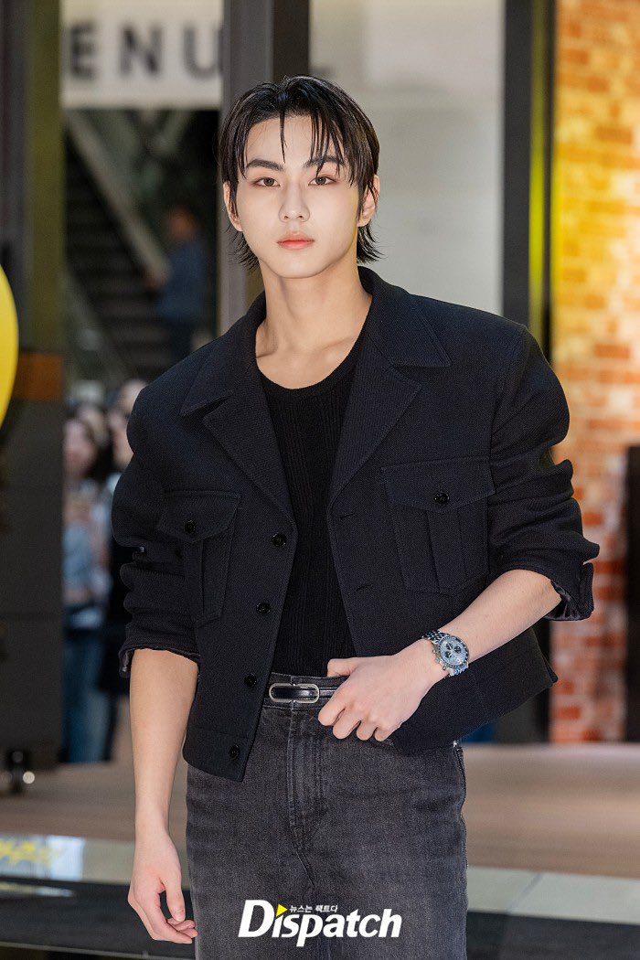 enhypenupdates's tweet image. [PHOTO] 241007

Jungwon at Breitling's 140th Anniversary Pop-up Event | K-media Photo (1)

@ENHYPEN_members @ENHYPEN #ENHYPEN #엔하이픈 #JUNGWON #정원