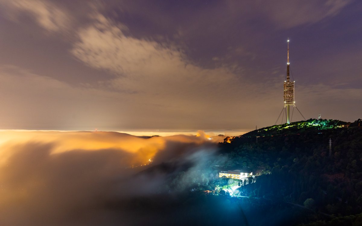 alfons_pc's tweet image. Esta mañana hay bancos de nubes bajas #stratus en #Barcelona que cuando se separan del #obsFabra nos dejan este paisaje mágico @AEMET_Cat @meteocat @eltempsTV3 @btveltemps @ARAmeteo @tempsdemeteo @P4Estacions @ACOMmeteo @CloudAppSoc @wmo @NatGeoEsp