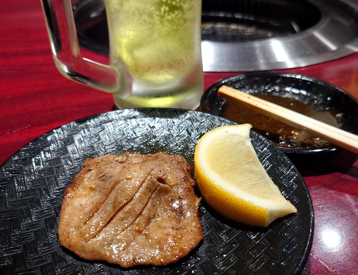 senseOFethics's tweet photo. 投稿しない日が続くうちに
年齢を重ね
先日焼き肉を食べに行きました
6人（2人はほぼ肉を食べない実質4人）で2万超えして
いろいろ涼しくなったな、なんて
秋の夜を感じました

ありがとうございます
今後ともよろしくお願いします
2024.10.7 https://t.co/4zENcyEiaz