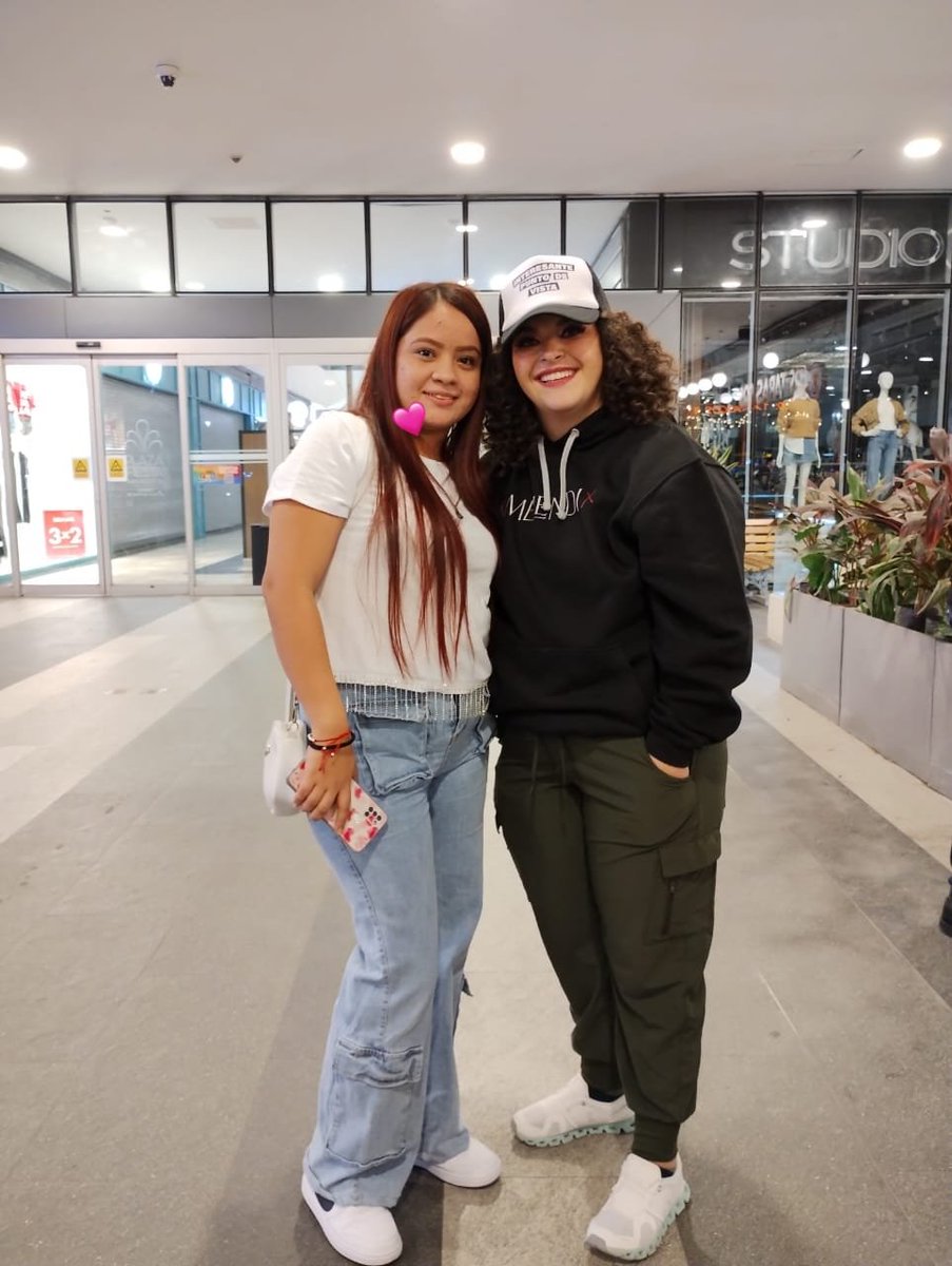 luceromijaresh_'s tweet photo. Become your dreams✨💘
No puedo con la emoción😭
Que hermoso momento acabo de vivir lo llevaré siempre en mi corazón. Te adoro hermosa eres un amor de persona ya lo sabía y hoy lo confirme una vez gracias por ser tan amable, sin palabras. TE AMOOO🩷🥹 @LuceroMijaresOf https://t.co/RVMoTwtxEj