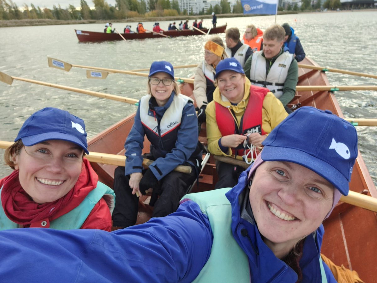 HELCOMers took part in #silakkasoutu event this year. A unique perspective of Helsinki from a rowing boat while raising funds for @BSAG_!
The Baltic Herring row is organised by #rotary for the benefit of the #BalticSea to mark the opening the annual Herring Market in Helsinki.