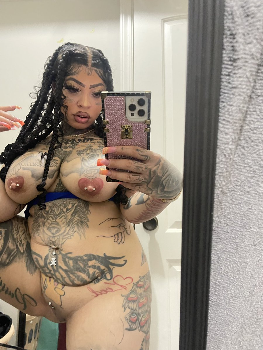 realkaaybrazy's tweet photo. Smash or pass ? https://t.co/ROAREltd9z