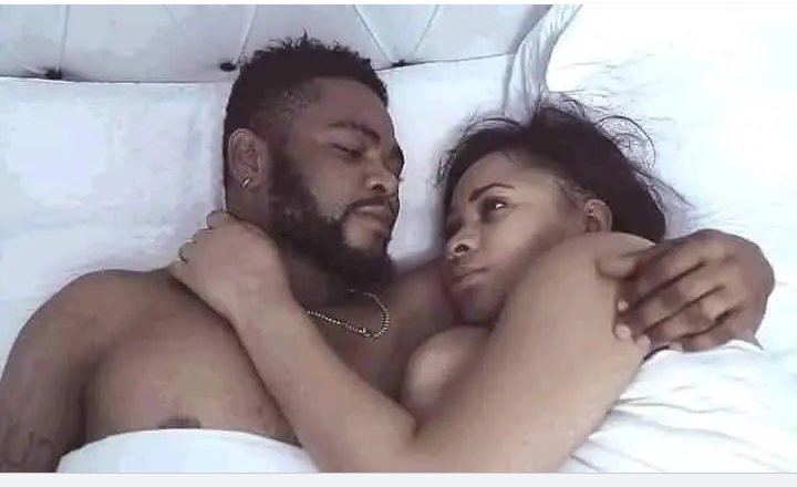 Prince_Fynnz's tweet image. LONG SEX MAY KILL YOU.

Few weeks ago, I was called to see a patient. Without delay I rushed down the stairs and headed to the hospital wards.
The man was sitting in the back seat of a car that brought him. I watched him closely but there was no respiratory efforts, I went for…