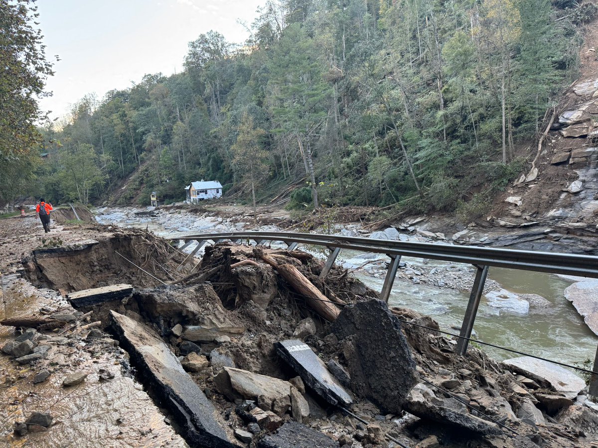 CommSAR's tweet photo. Yesterday our teams continued assisting Law Enforcement in North Carolina with resupply missions to families out of food and water in cut-off areas. Every mission requires a safety evaluation to decide what tools are needed to complete it safely. https://t.co/UpWaza0EBu