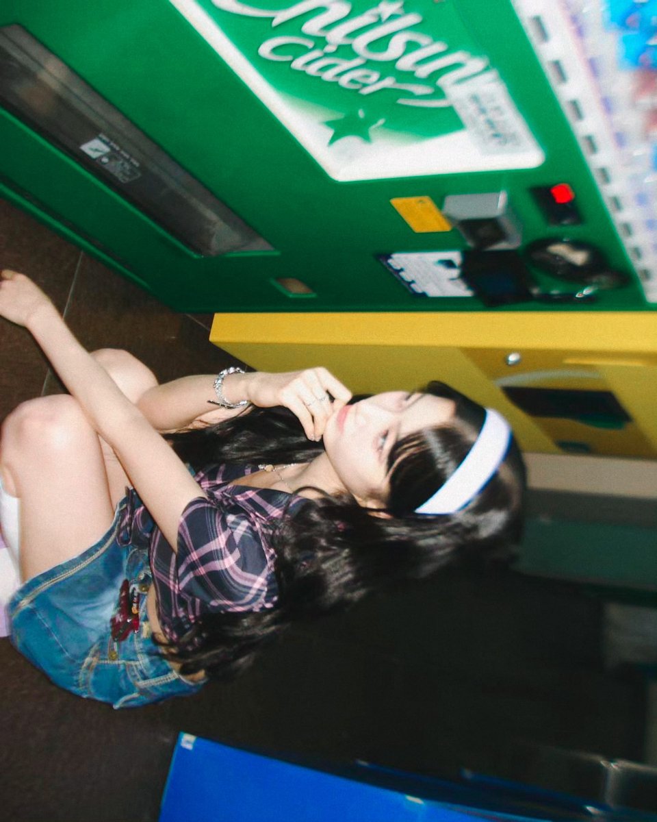 ❛   since i find it inconvenient to interact here, would you guys mind to leave a trace below so we could keep our conversation on the other character of mine? for your information, i'll be waiting for your response. ♥︎

filled with love, 
alura.