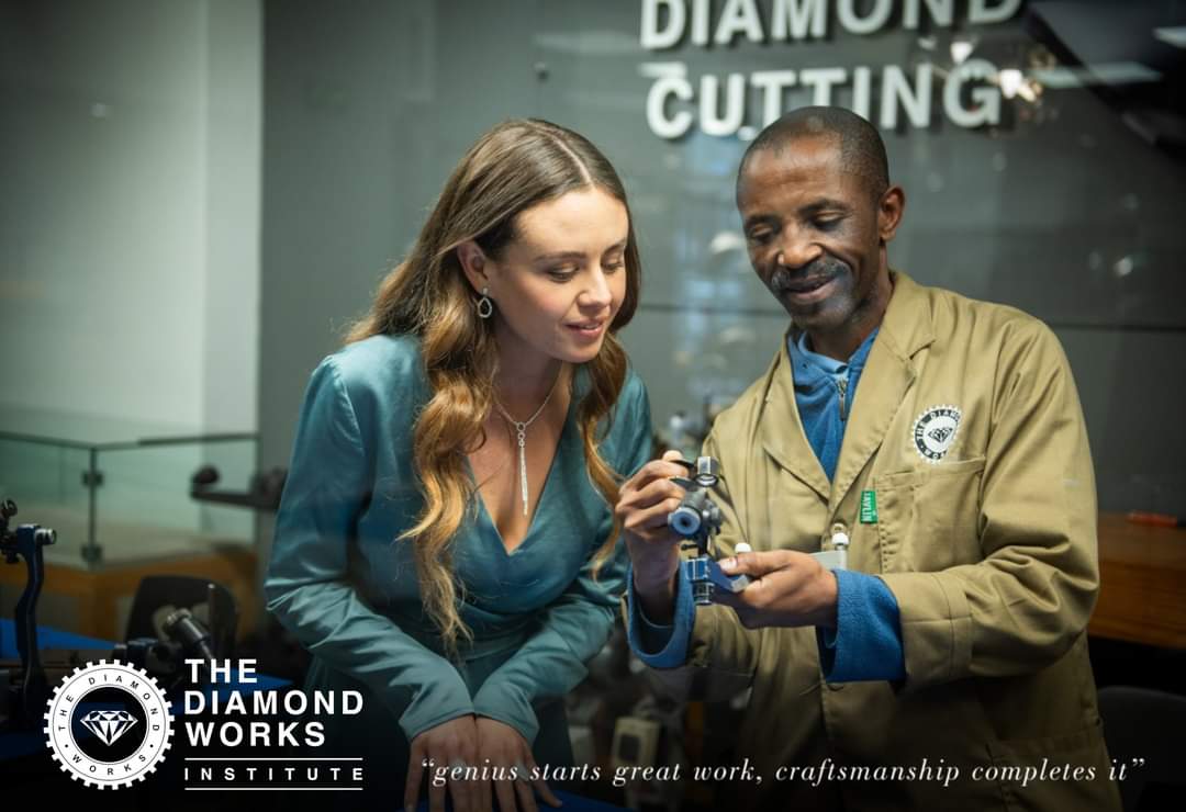 The Diamond Works on The Sparkling Tour! ✨ Enjoy a glass of bubbly 🥂 while watching our experts at work, and visit the only tanzanite polishing studio in the Southern Hemisphere. 🌍  thediamondworks.co.za/tours-and-work…

#TheSparklingTour #DiamondExperience #TheDiamondWorks #CapeTown