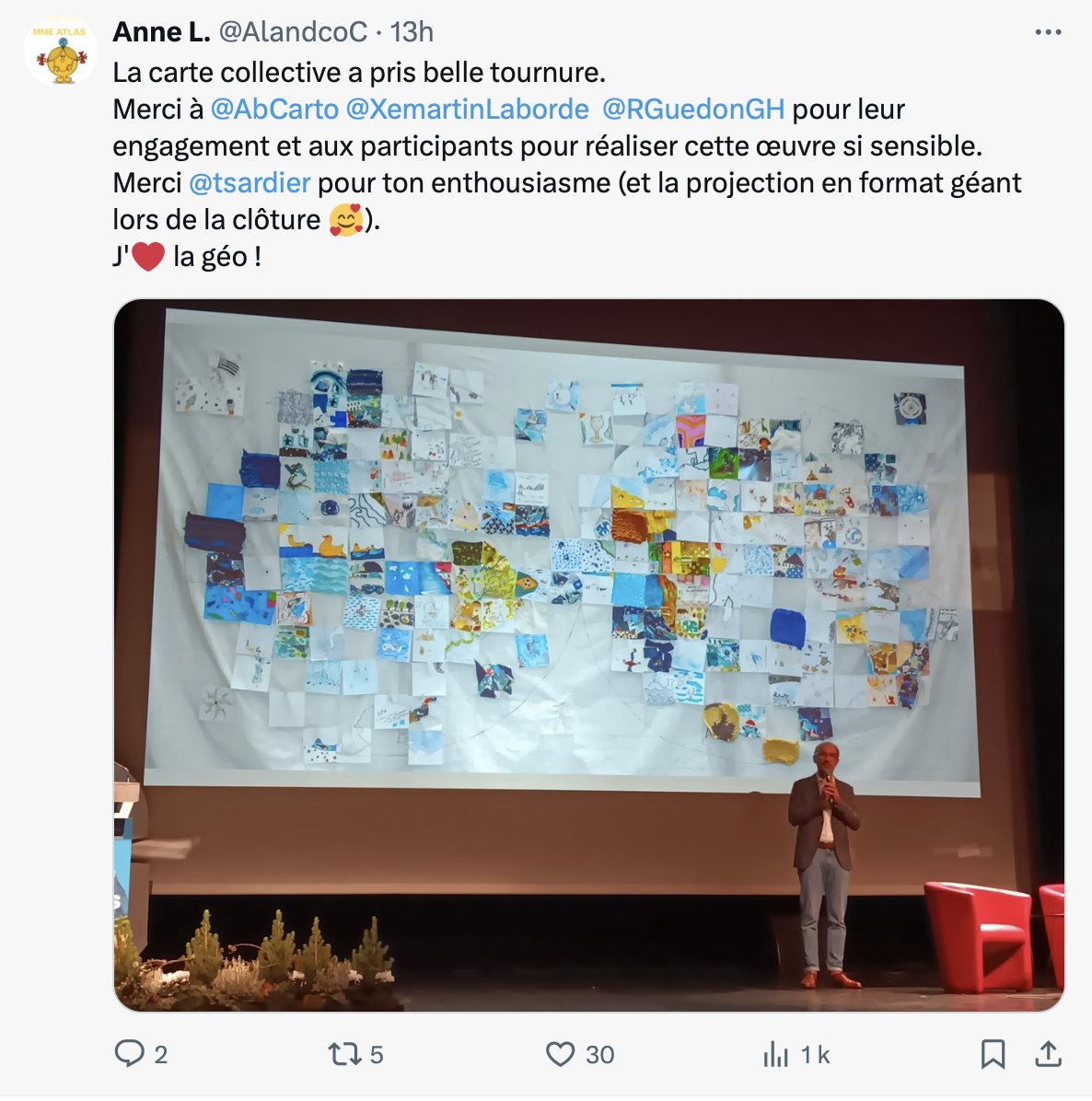 Cet espace était vraiment stimulant : on y retrouvait à la fois nos artistes cartographes préférés comme <a href="/RGuedonGH/">RG BBR.</a> et <a href="/AlandcoC/">Anne L.</a> et de nombreux acteurs de la cartographie et de la géomatique - notamment le super atelier animé par le non moins excellent Jackie Pouzin.