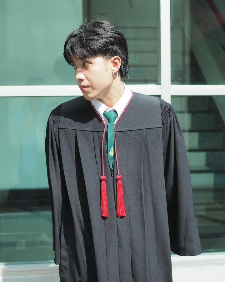 kusexyboy's tweet photo. “ตกหลุมรักพี่บัณฑิต” 💚🧑🏻🎓🎉 #Congratulations
-เอส
IG : @tanatip_es
#วิศวกรรมศาสตร์ #บัณฑิต #KU80 #KUSEXYBOY #บัณฑิตหล่อบอกต่อด้วย
🎓 รับจริง Thu, 10 Oct https://t.co/qlkUkKubU4