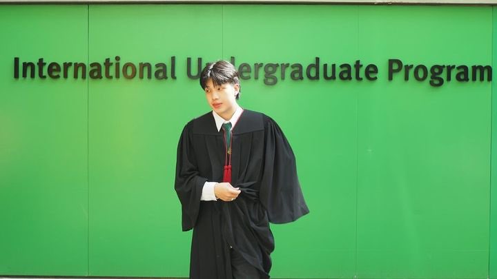 kusexyboy's tweet photo. “ตกหลุมรักพี่บัณฑิต” 💚🧑🏻🎓🎉 #Congratulations
-เอส
IG : @tanatip_es
#วิศวกรรมศาสตร์ #บัณฑิต #KU80 #KUSEXYBOY #บัณฑิตหล่อบอกต่อด้วย
🎓 รับจริง Thu, 10 Oct https://t.co/qlkUkKubU4