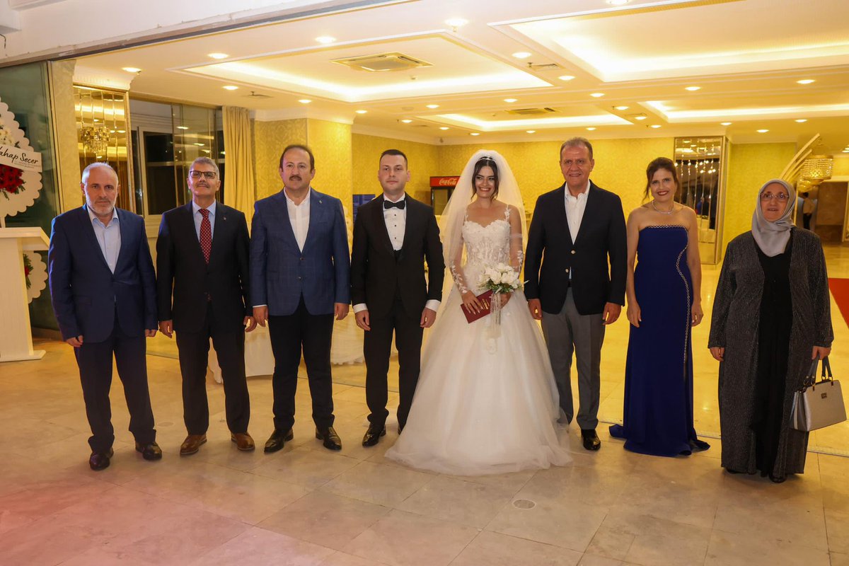 MersinValiligi's tweet photo. Vali Ali Hamza Pehlivan, Özbay ile Özdoğan Ailelerinin Evlatlarının Nikah Törenlerine Katıldı
https://t.co/nM2iQtZKFq https://t.co/ImYOXcrvo7