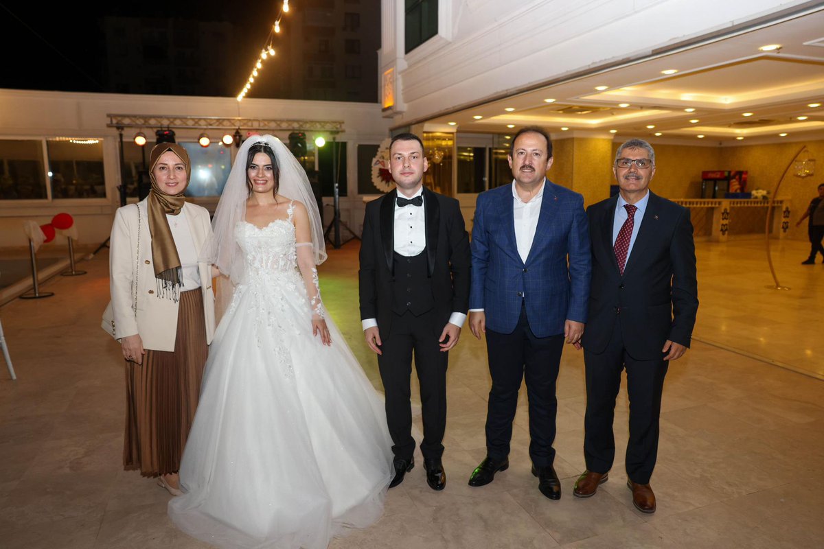 Vali Ali Hamza Pehlivan, Özbay ile Özdoğan Ailelerinin Evlatlarının Nikah Törenlerine Katıldı
mersin.gov.tr/vali-ali-hamza…