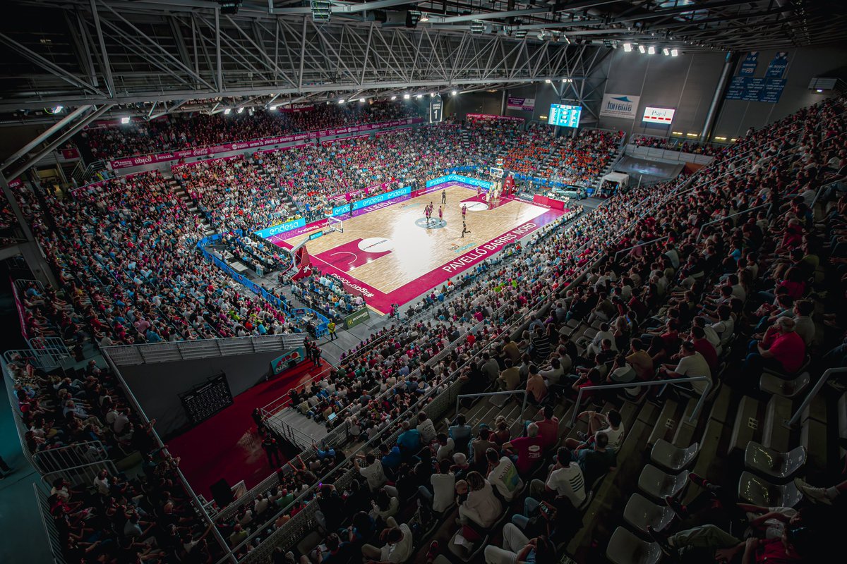 polpuertas_'s tweet photo. 🏀💜 EL SHOW DE BARRIS NORD A @ACBCOM 🏀💜
#flleida #hioposlleida #ligaendesa https://t.co/hlhAJuz6LN