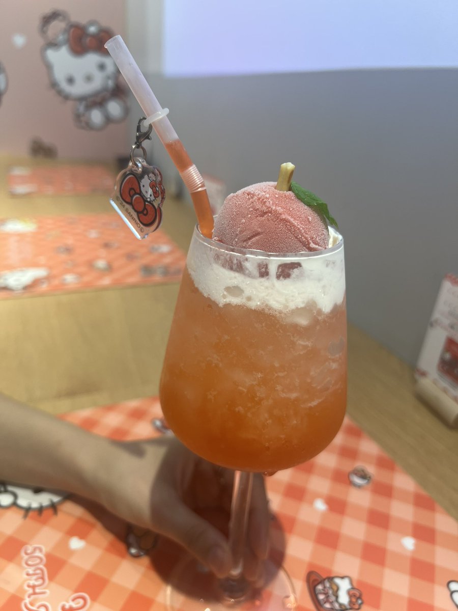 aaawaakoo's tweet photo. 美味しい！

#ハローキティ50周年 
#ハローキティカフェ https://t.co/kx8retDVMb