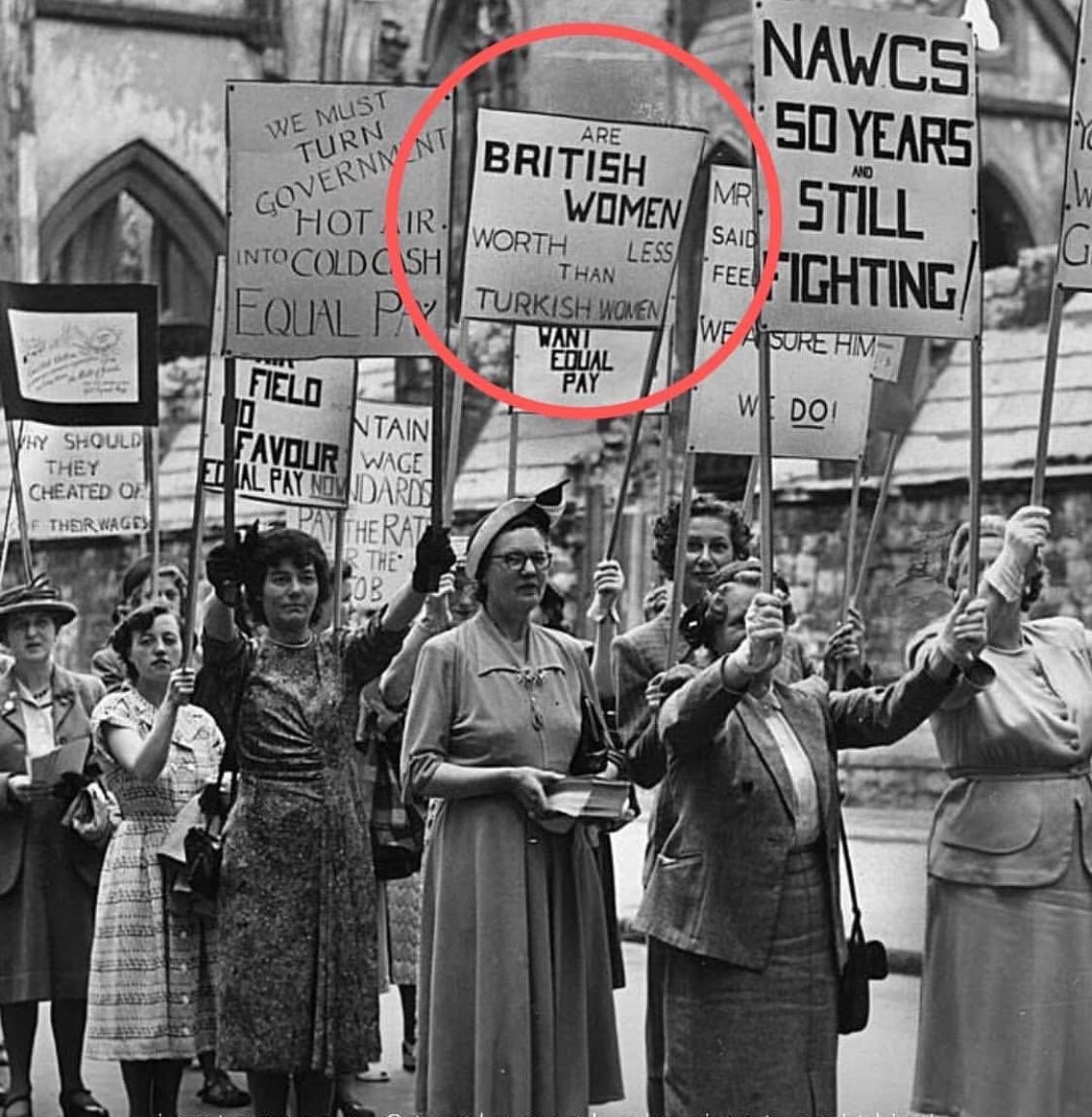 “Ey kahraman Türk kadını sen yerde sürünmeye değil omuzlar üzerinde göklere yükselmeye lâyıksın.” diyerek Türk kadınına onlarca hak tanıyan bir liderin kurduğu ülke, bir asır önce İngiliz kadınlarının örnek gösterdiği Türkiye, şimdilerde kocaman bir kadın mezarlığına dönüştürüldü