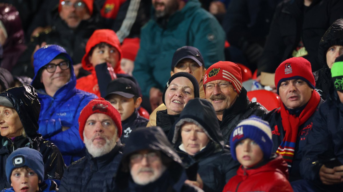 Munsterrugby's tweet photo. A big thank you to all of our supporters who braved the conditions on Saturday night to cheer us on ♥️ 👏

#MUNvOSP #SUAF 🔴 https://t.co/FgRZkvHJHB