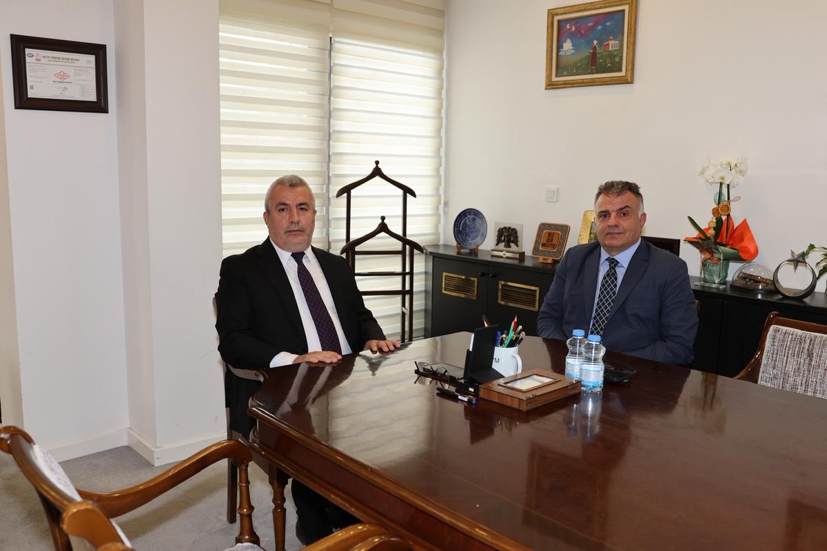 🔊🔊🔊
Genel Müdür Kemal Bülbül ÖSYM Başkanı Prof. Dr. Bayram Ali Ersoy'u makamında ziyaret etti.

Ziyarette 2025 yılında yapılacak olan Yükseköğretim Kurumları Sınavı'na (YKS) yönelik hazırlık çalışmaları istişare edildi.

Sevgili Gençler,
Sınavda yer alacak sorular;