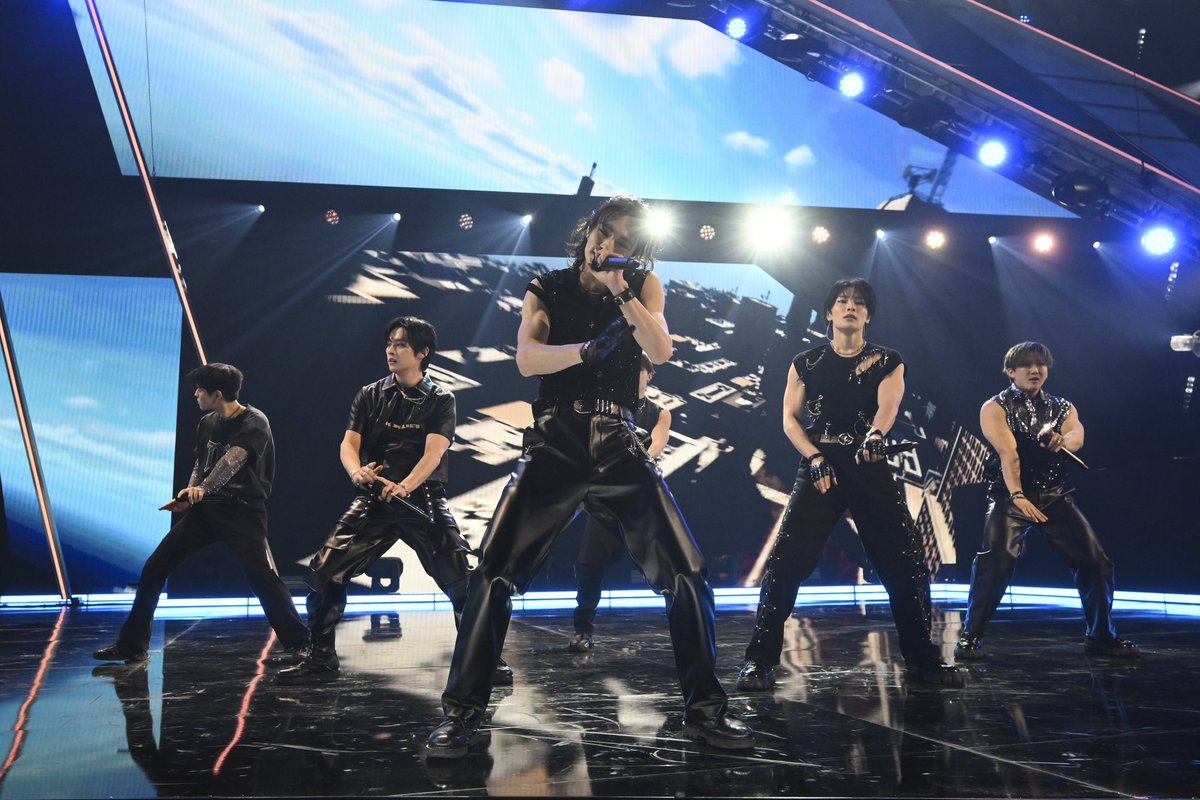 MTVUK's tweet photo. Bye Bye Bye I will never recover from this 😭 Stray Kids’ #AMAs performance will go down in history 😍 I will be rewatching this until further notice, sorry to my boss ❤️ 

#straykids #skz #felix #bangchan #leeknow #changbin #hyunjin #han #seungmin #i_n #mtvceleb @Stray_Kids https://t.co/fmqDX5sQE3