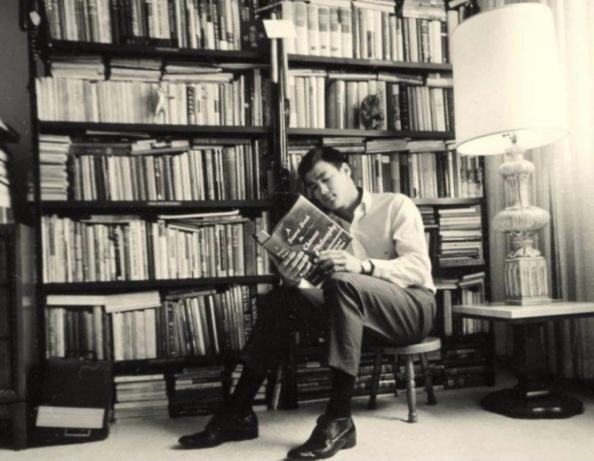 brucelee's tweet image. Bruce and his library 📚