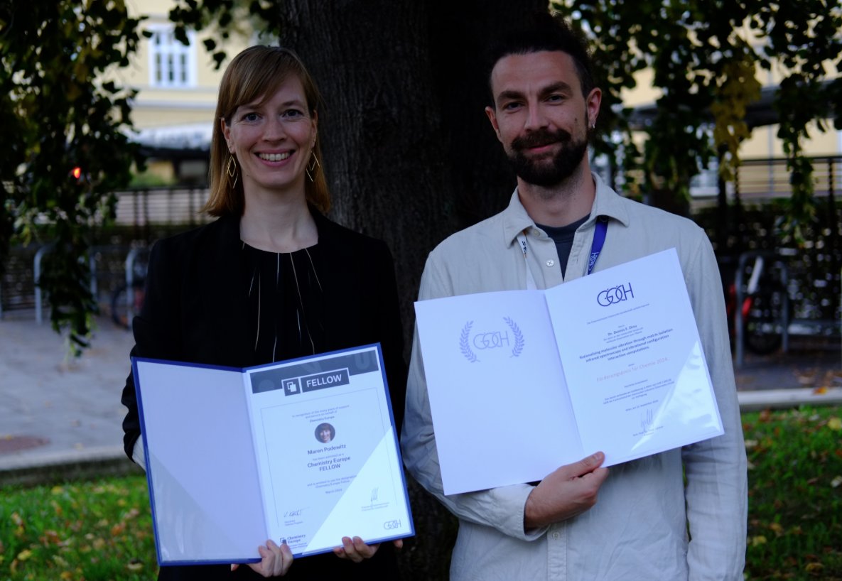 chemistry_tuw's tweet photo. Exciting news! 🎉

Congrats to Dennis Denu for his PhD thesis recognition and Maren Podewitz from @PodewitzLab for receiving the prestigious #ChemistryEuropeFellow award at the 20th Austrian Chemistry Days in Graz. Well done! 👏  #ResearchImpact #TechnicalChemistry #chemistry_tuw https://t.co/365SEWVufb