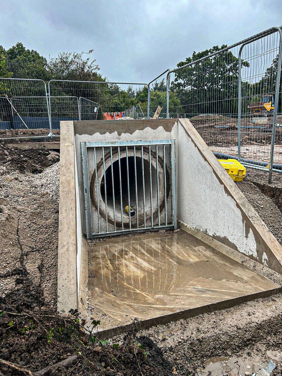 Tracey_Concrete's tweet photo. Precast concrete pipes &amp; headwalls installed on recent project. Top work @pasnwltd (NW) Ltd 🏗👷‍♂️👍 Discover more of our precast products at https://t.co/aO7vgGJWAk https://t.co/Nx4nV7OUlO