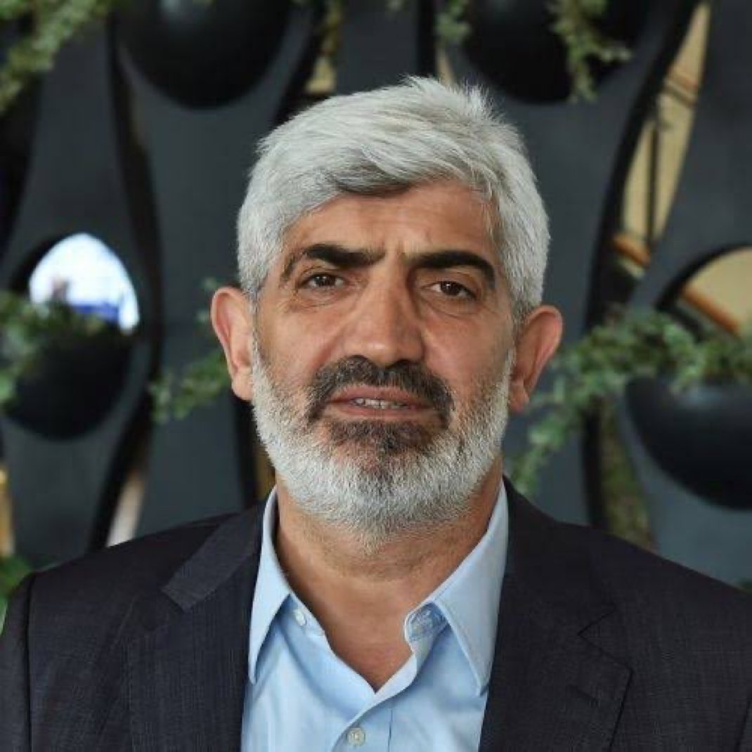 Yeni Şafak yazarı İhsan Aktaş:

“Bir gün bu ülkenin tarihi yazıldığında, Sayın Erdoğan büyük ihtimalle ülkenin ikinci kurucusu olarak algılanacaktır.”