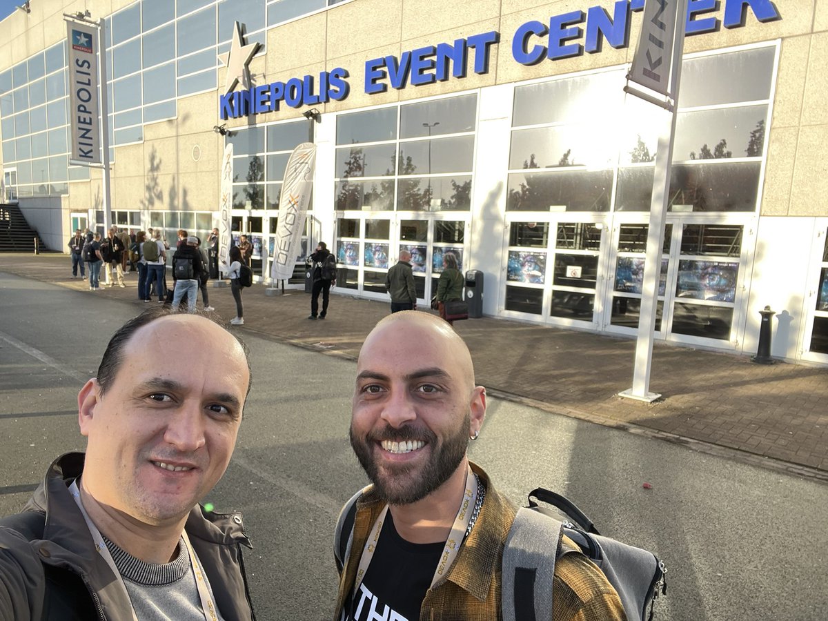 marcosdev's tweet photo. Here we go again. One year later I’m here again, but this time with my friend @vincese . #Devoxx https://t.co/0ghUSflHnr