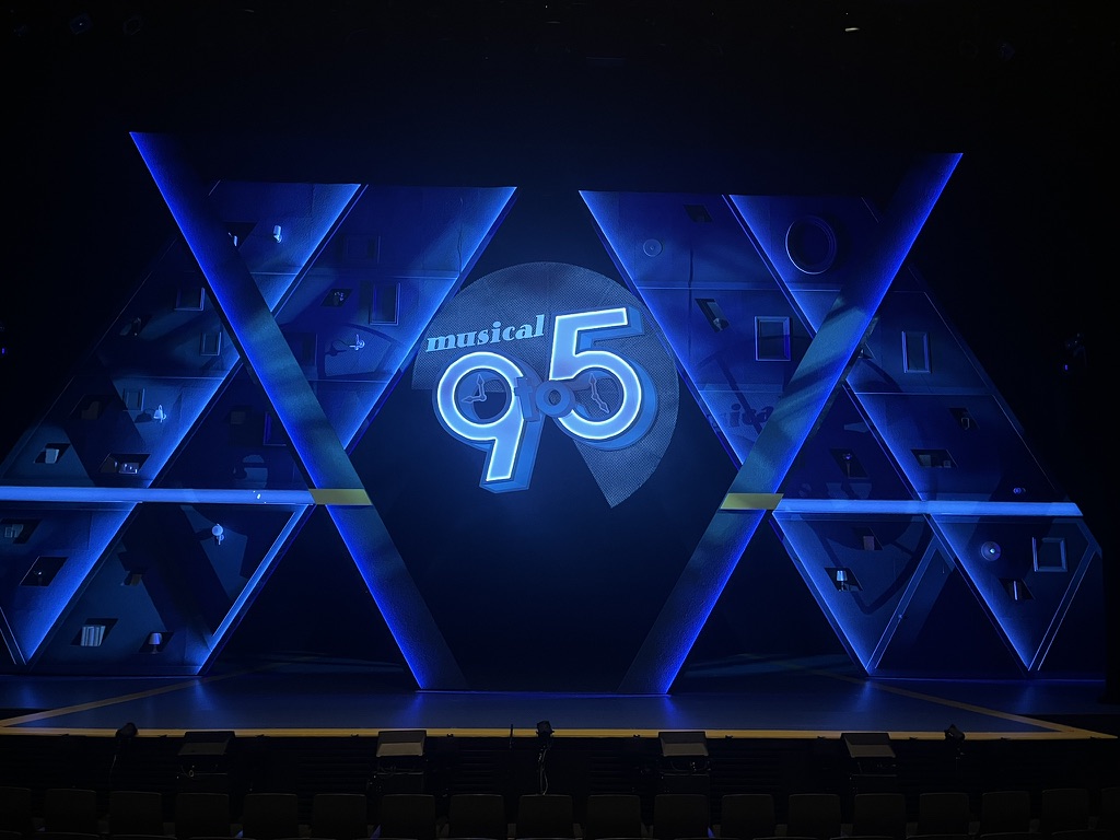 📢開演前・休憩中の舞台上の写真撮影は可能です📸
ご自身のお席にて着席の上、撮影いただきますようお願いいたします。