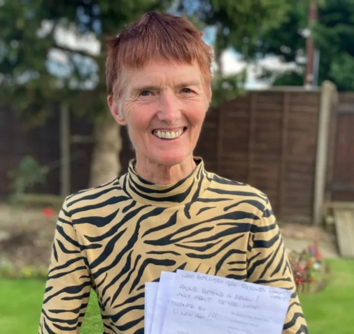 İngiltere'de yaşayan bir kadın, yaptığı iş başvurusuna 48 yıl sonra geri dönüş aldı.