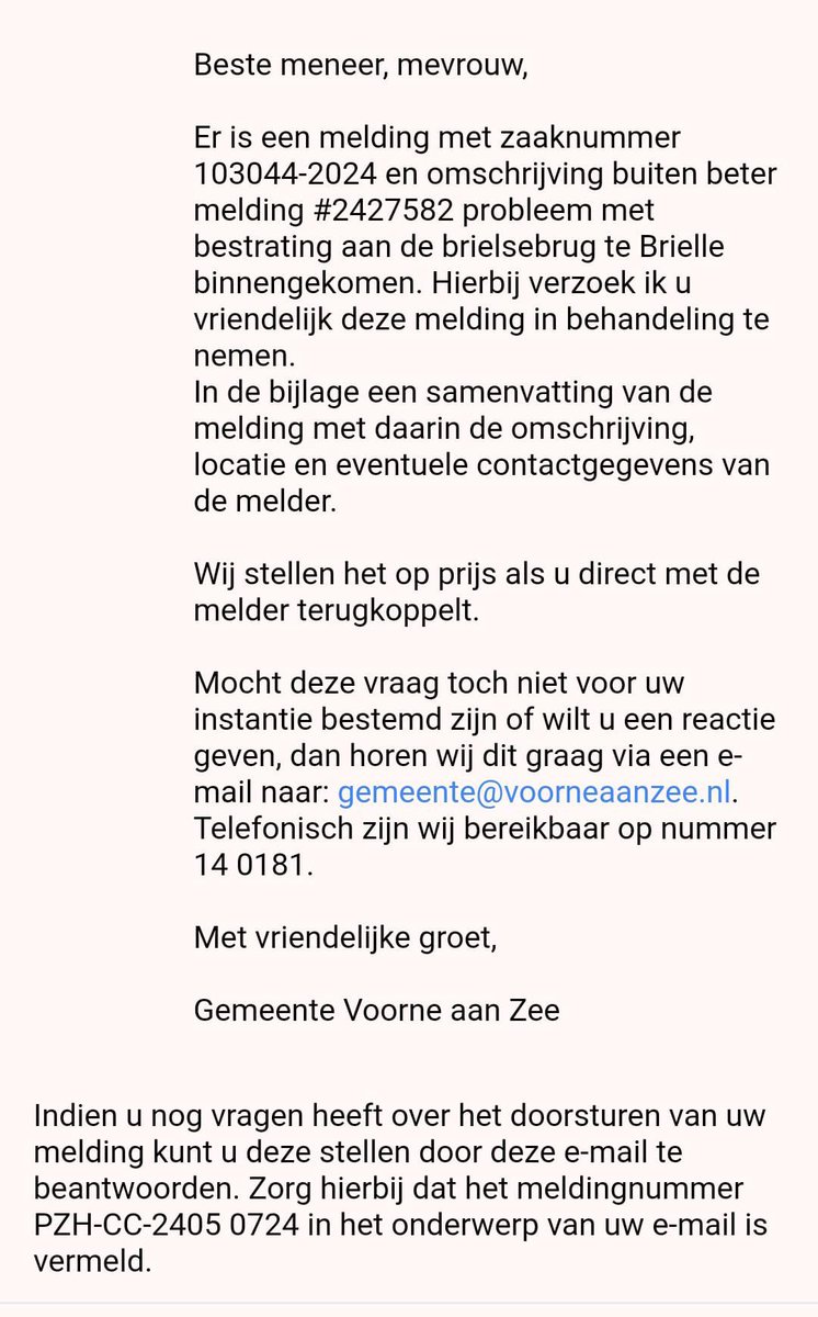 cockspan's tweet image. Vorig jaar en ook in 2024 melding gemaakt. Afvoerputjes zijn verstopt op Brielse brug. Bij regenval,op het toch al te smalle fietspad, blijft water liggen. Overlast en gladheid is het gevolg. @Rijkswaterstaat @fietsersbond @Fietsersbond010 @maikelcoomans85 @voorne_putten