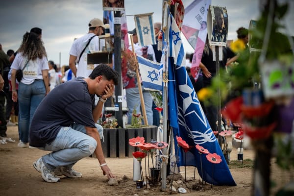 all_israel_news's tweet image. Somber ceremonies, moments of silence and demonstrations for hostages - Israel commemorates 1 year since Hamas atrocities.

ow.ly/W0bc105L9Ux

#Israel #IsraelRemembers #Hamasmassacres #HostageCrisis #MemorialCeremonies #MiddleEastTensions #PrayForPeace #StandWithIsrael