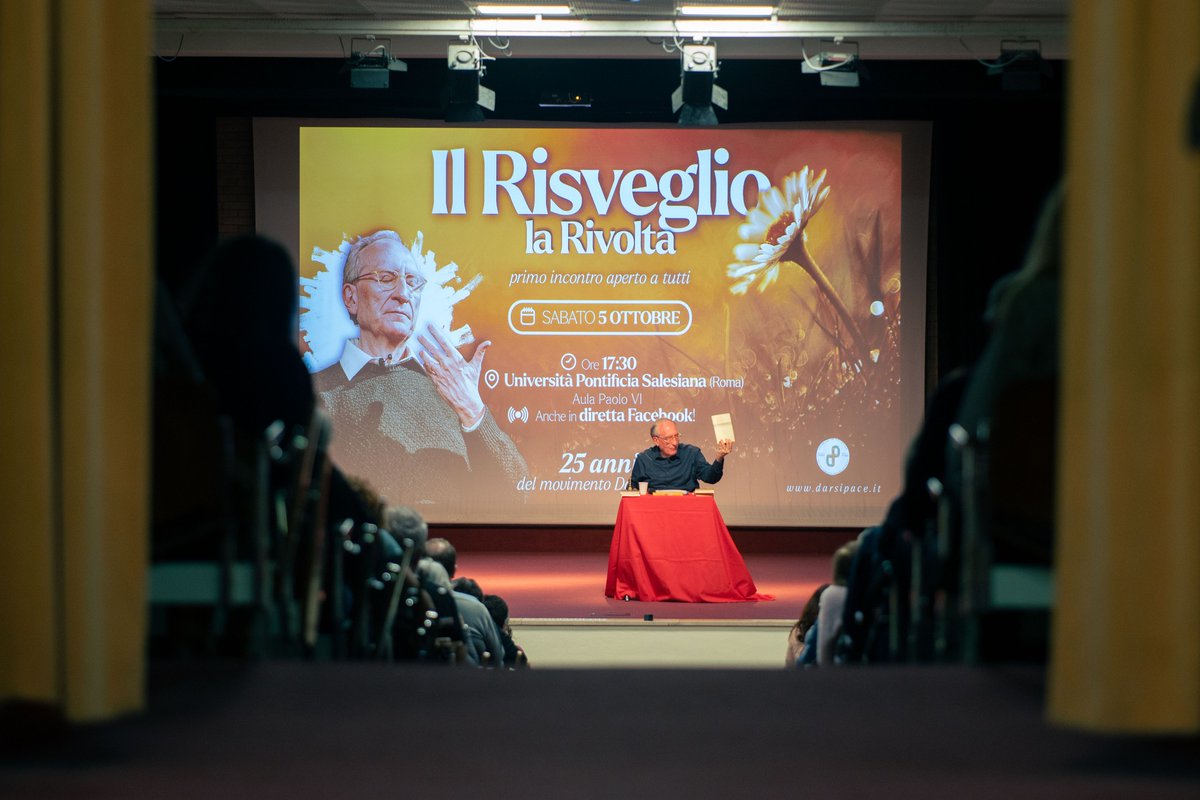 DarsiPace's tweet photo. Grande festa sabato per i 25 anni del movimento Darsi Pace!📷 Grazie alle persone che sono venute a riempire l'aula magna dell'Università Pontificia Salesiana a Roma e grazie alle migliaia che ci hanno seguiti in diretta o in differita, con un picco di oltre 700 spettatori online https://t.co/U6ZvxMB7bQ
