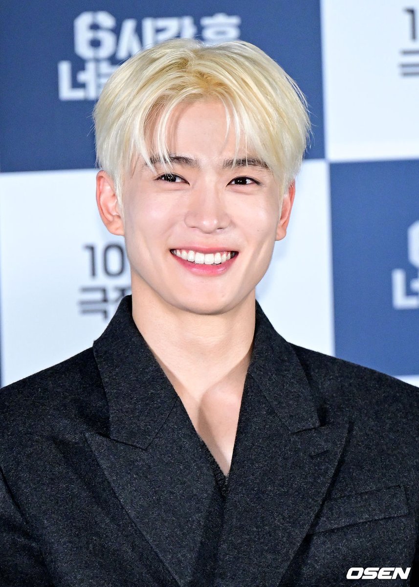 ADORE0214's tweet photo. So handsome 🥹🖤 https://t.co/p4d4EMgSY0