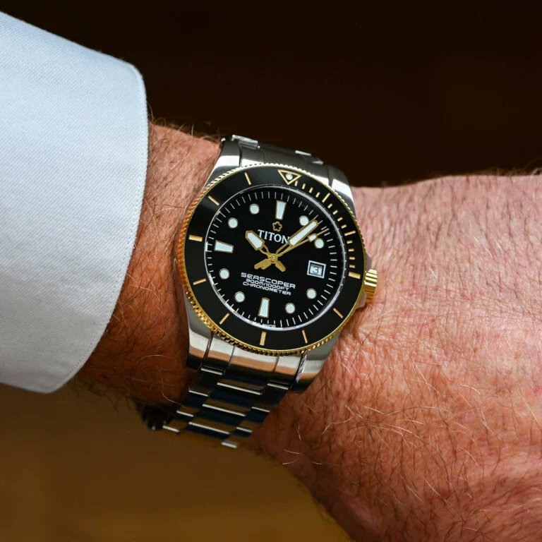 XcellentWatches's tweet photo. #Titoni présente ses nouveaux arguments
La Seascoper 300 Bicolor
• Boitier de 42mm et calibre auto Sellita SW200-1 ( COSC )
• Étanchéité 300m 🤿
*Proposée également avec une lunette en céramique bleue
💵 1765€ https://t.co/nWMcFhf2AR