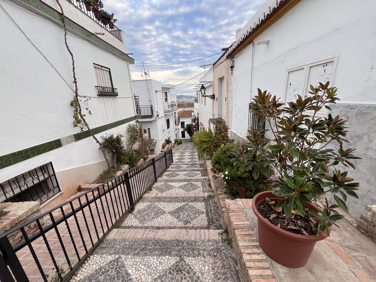 🏡 ¿Sabías que Salobreña también tiene un barrio del Albaycín?  Pues sí, ¡y es de cuento! 🥰

#ViveSalobreña