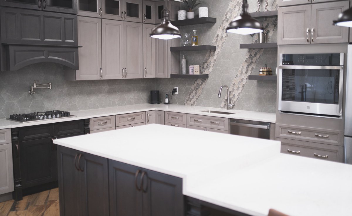 kbskitchenbath's tweet photo. This stunning kitchen remodel features sleek cabinetry, a chic hexagonal backsplash, and modern appliances! 🍽️✨ Ready for your dream kitchen? Contact Pi Kitchen and Bath today! #KitchenDesign #HomeRenovation https://t.co/4y02eYxKtO
