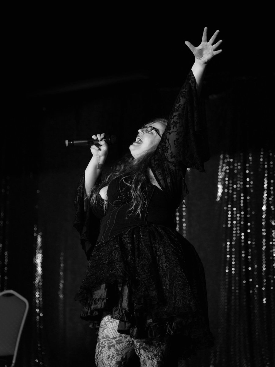 94Gameover's tweet image. Welcome to, BURRRLEEEEEEEEEEEESQUE 🎶💃