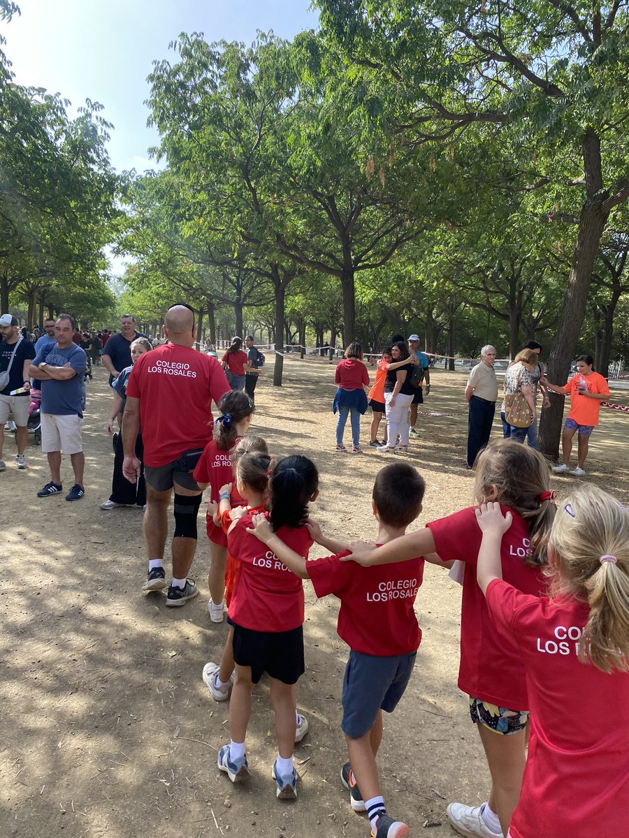 DOMINGO CON LA ROJA DE LOS ROSALES. Seguimos con el circuito del <a href="/IMDSevilla/">IMD Sevilla</a> este nuevo curso y qué mejor forma de hacerlo que con mi familia de <a href="/CELosRosales/">Colegio Los Rosales</a> <a href="/RobertoEFISICA/">RobertoE.FÍSICA @CELosRosales</a>