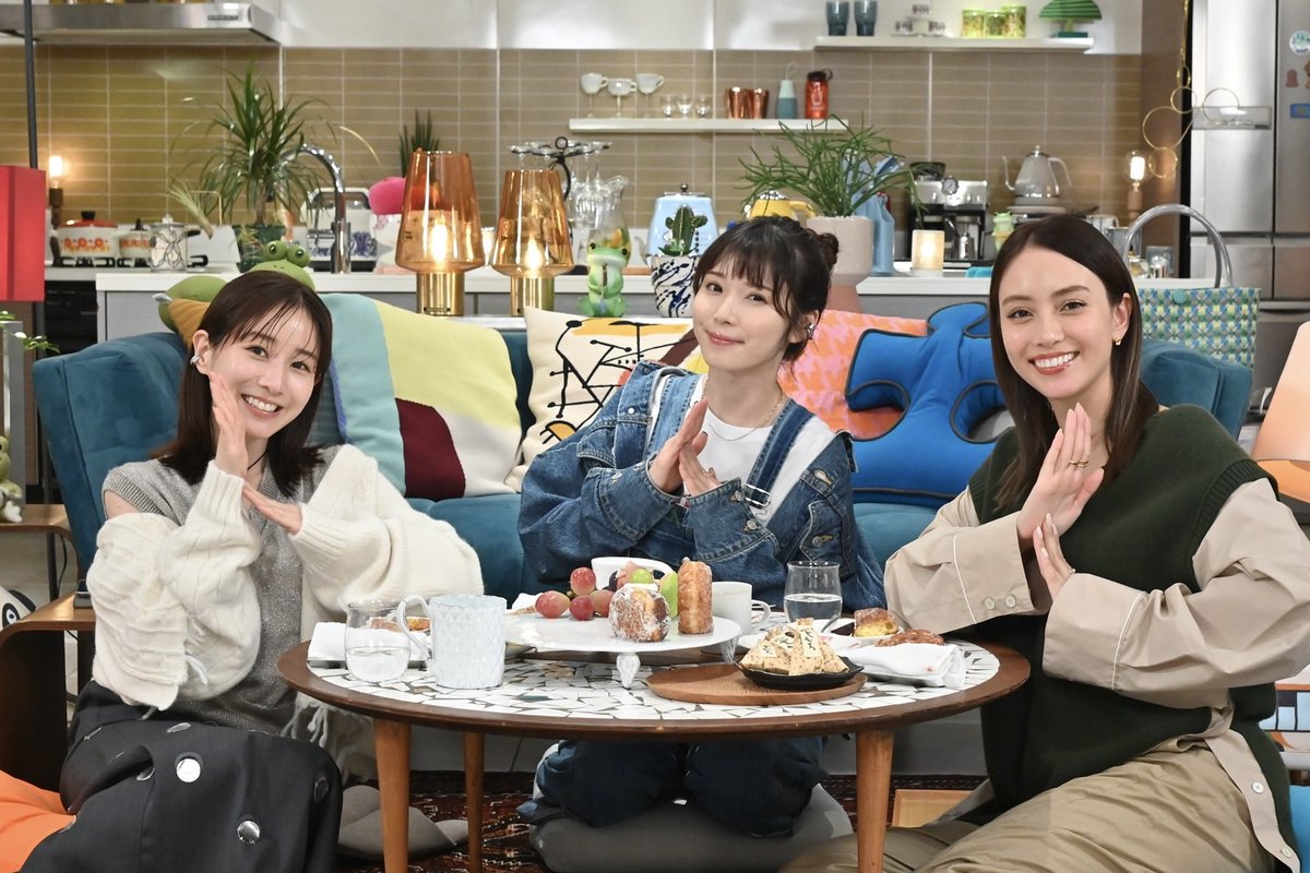 geeks_fujitv's tweet image. 『ギークな女子会　茉優・みな実・カレンの部屋』は
今夜23時15分から放送❕

ドラマ『#ギークス 』での共演を経て
大の仲良しになった
 #松岡茉優 さん #田中みな実 さん
 #滝沢カレン さんの3人が
視聴者から集まった質問やお悩みに全力で答えます❤️

それぞれが持ち寄った、…