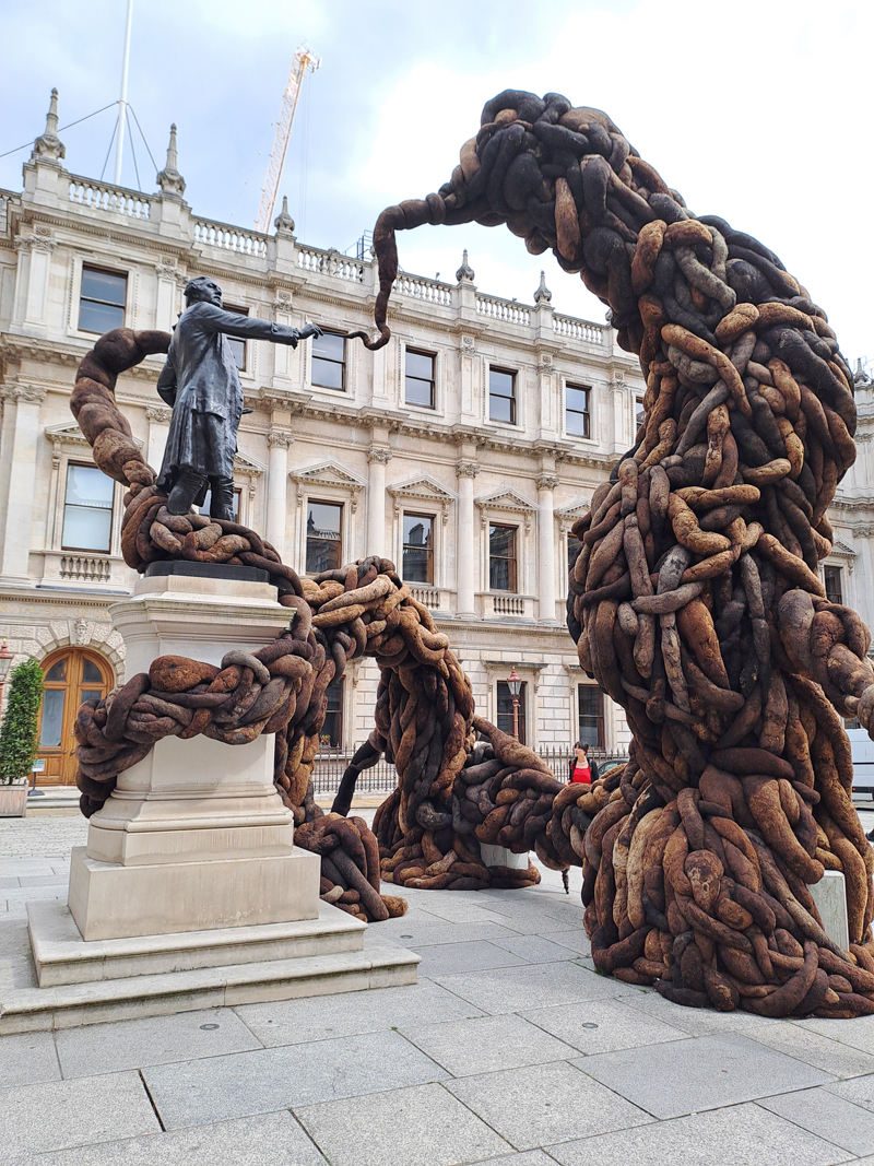 In my latest podcast, Nicola Turner describes how she uses organic fibres to create extraordinary sculptures that can attract and repel at the same time. Listen here.
consideringart.com/2024/10/07/con… #art #sculpture #artpodcast
