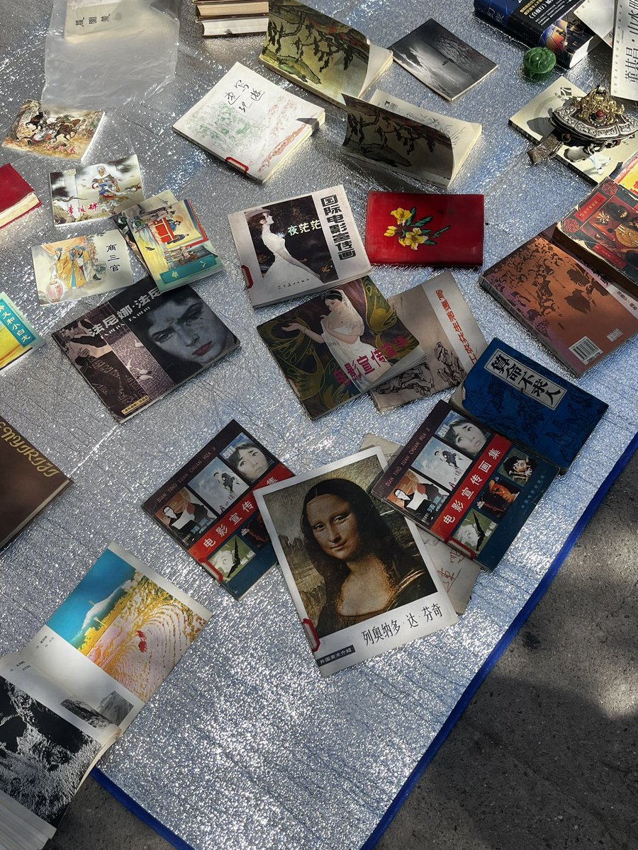camillechu_'s tweet photo. There’s something about old flea markets in China. https://t.co/8dBb7D5YNa