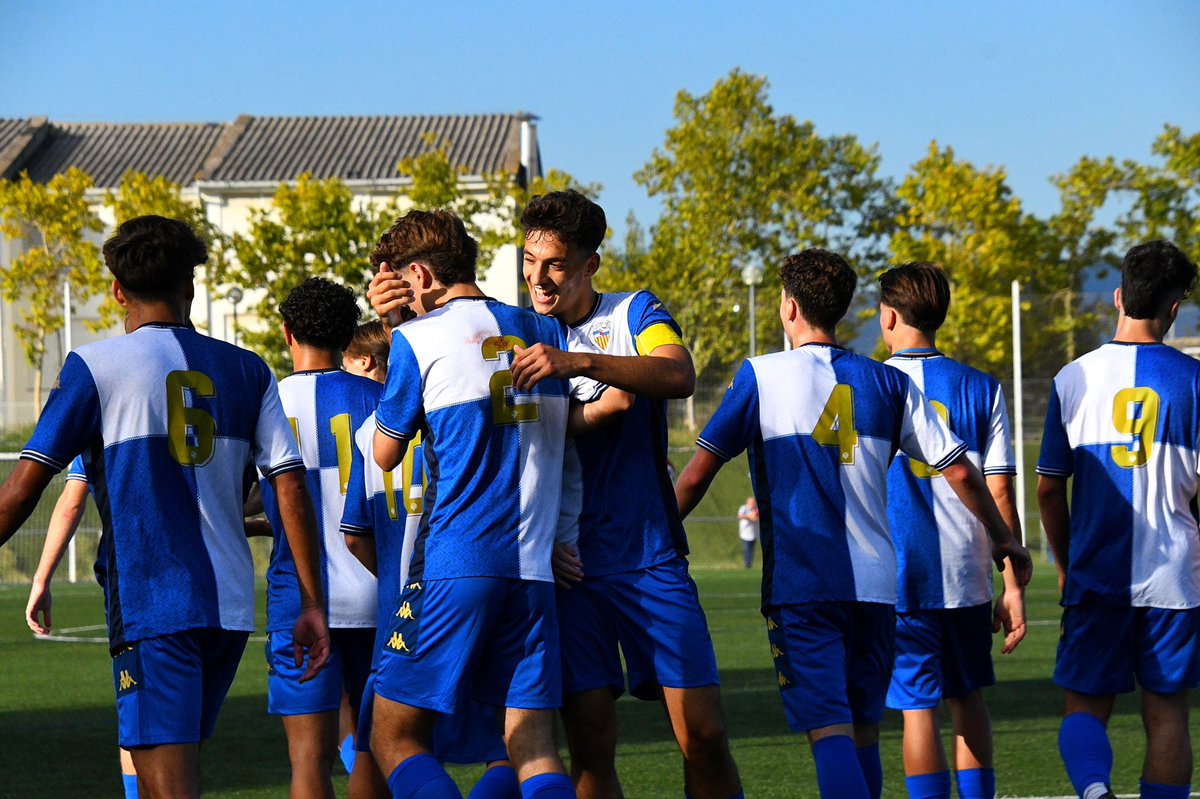 FutBaseCES's tweet photo. 🤩 El 𝗝𝗨𝗩𝗘𝗡𝗜𝗟 𝗔 no podia començar millor el dilluns!

💪🏻 Primera victòria a casa i invictes en aquest inici de Lliga Nacional!

#AMQM | #FutBaseCES https://t.co/j6Npw6onzi