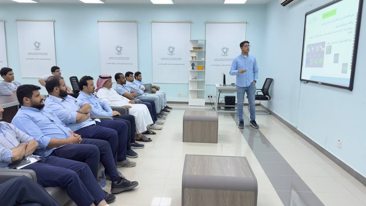 الكلية التقنية والمعهد الصناعي الثانوي بالعيدابي|

 📸|تغطية
 
  ندوة لمنسوبي المنشأة بعنوان "العلامات ودلالتها في عداد المركبة". نفذها المهندس أيمن شامي.

⁧#التدريب_التقني_بجازان⁩ 
⁧#التدريب_التقني⁩