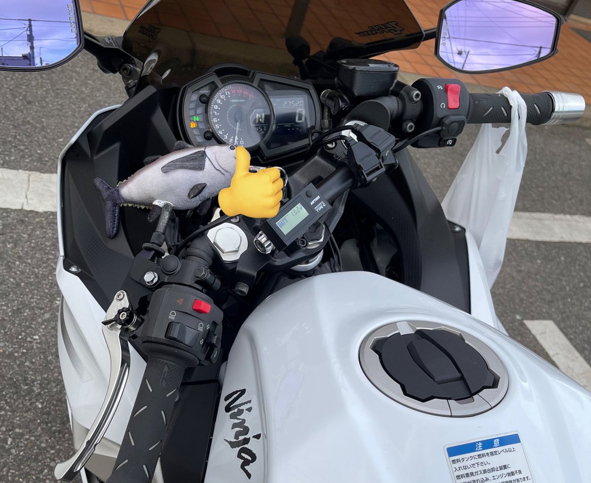 大きな悩みがあります(真剣)
Ninja400ってマウントバー付けられなさすぎで😂ドリンクホルダーとかスマートディスプレイとかあれやこれやつけたいけど、みんなどうしてるんだろう見た目重視でつけないのかな
 #Ninja400  #いろいろマウントしたい  #みんなどうやってつけてるの?