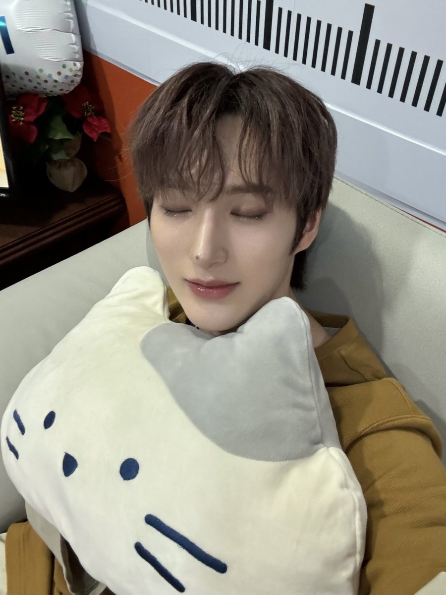 XODIAC_MEMBERS's tweet photo. [#범수]

오늘 라디오 넘넘 재밌었다!! 💜💜

#XODIAC #소디엑 #BEOMSOO #범수 https://t.co/Lfrj0hKfUG