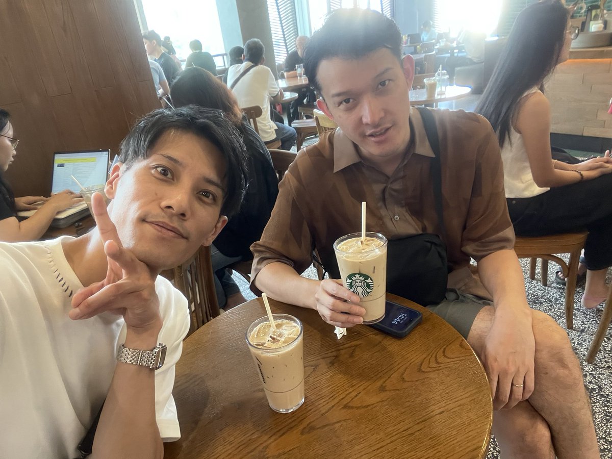 H0815T's tweet image. ベトナム🇻🇳

安定のスタバ笑