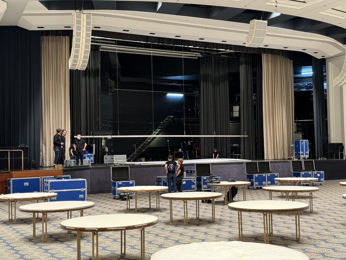 vue_js_de's tweet image. First day just started 😍
The workshops in progress and our main stage is under construction 🫶
#vuejsdeconf2024 #vuejs #conference
