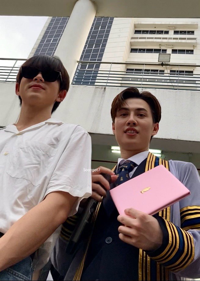 soonnnoos's tweet photo. ยังไม่กลับจากงานรับปริญญาเลย 🎓😭
#BenzalertGradutionDay
#BENZALERT 💖 #Garfinpkk 🧡 https://t.co/gNgCGP3KT3
